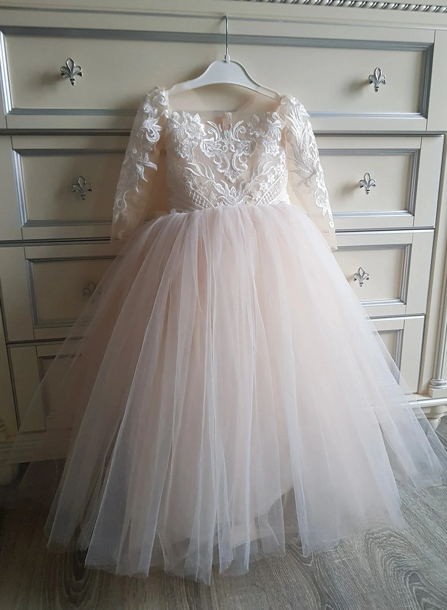 A-Line/Princess Sheer Neck Tulle Flower Girl Dresses with Applique & Bowknot - Image 3