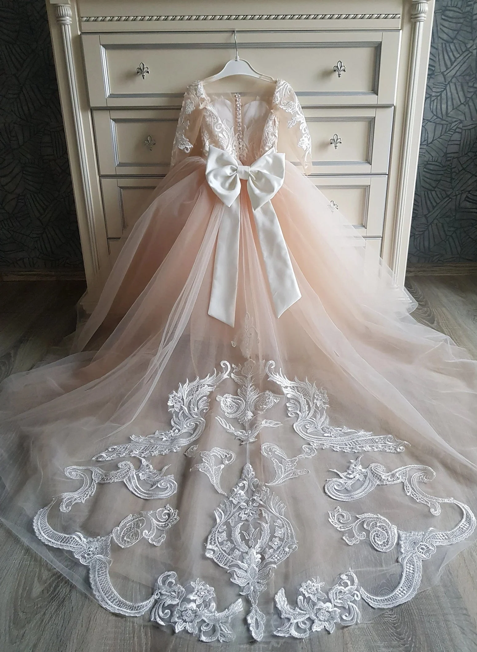 A-Line/Princess Sheer Neck Tulle Flower Girl Dresses with Applique & Bowknot - Image 4