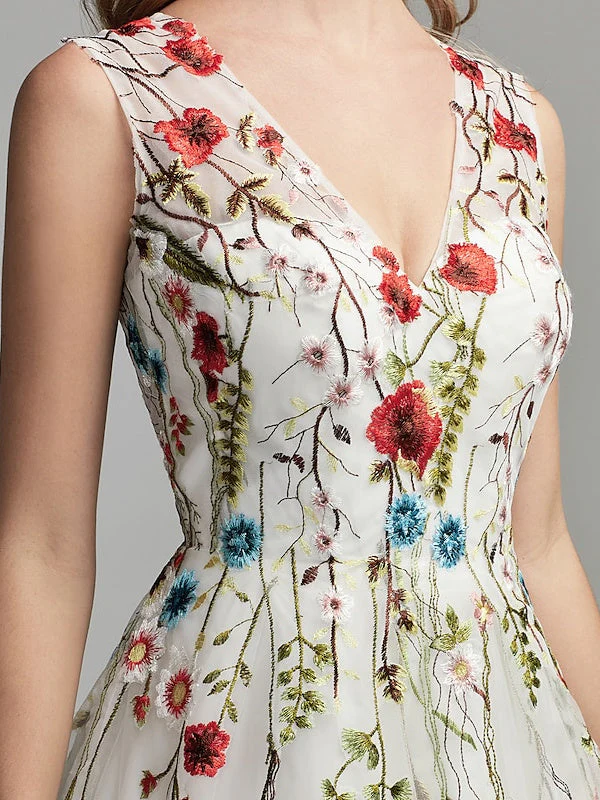 A-Line/Princess Sleeveless V Neck Floor-Length Prom Dresses with Embroidery Appliques - Image 2