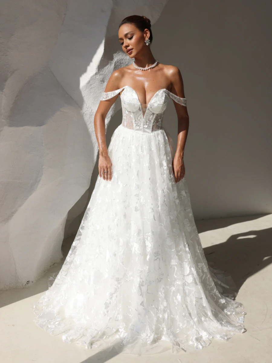 A-Line/Princess Sweetheart Wedding Dresses Lace Sweep Train/Brush Train