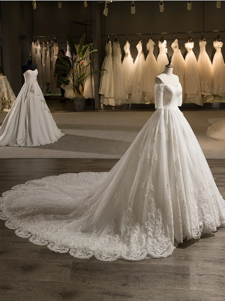 A-Line/Princess Tulle Off-the-Shoulder Half Sleeves Wedding Dresses with Lace Appliques - Image 3