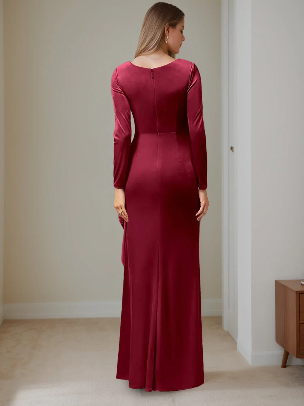 A-Line/Princess V-Neck Long Sleeves Floor-Length Velvet Mother of the Bride Dresses with Ruffles - Image 2