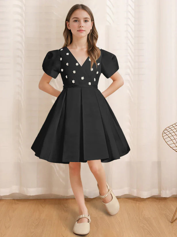 A-Line/Princess V-Neck Short Sleeves Knee-Length Flower Girl Dress with Appliques - Image 10