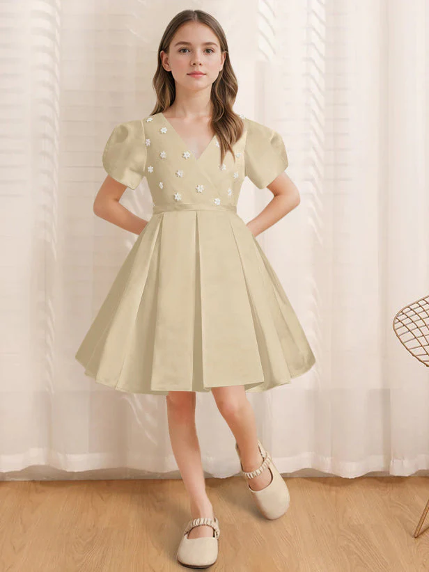 A-Line/Princess V-Neck Short Sleeves Knee-Length Flower Girl Dress with Appliques - Image 5