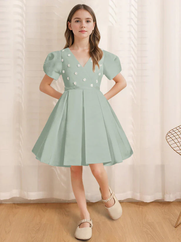 A-Line/Princess V-Neck Short Sleeves Knee-Length Flower Girl Dress with Appliques - Image 8