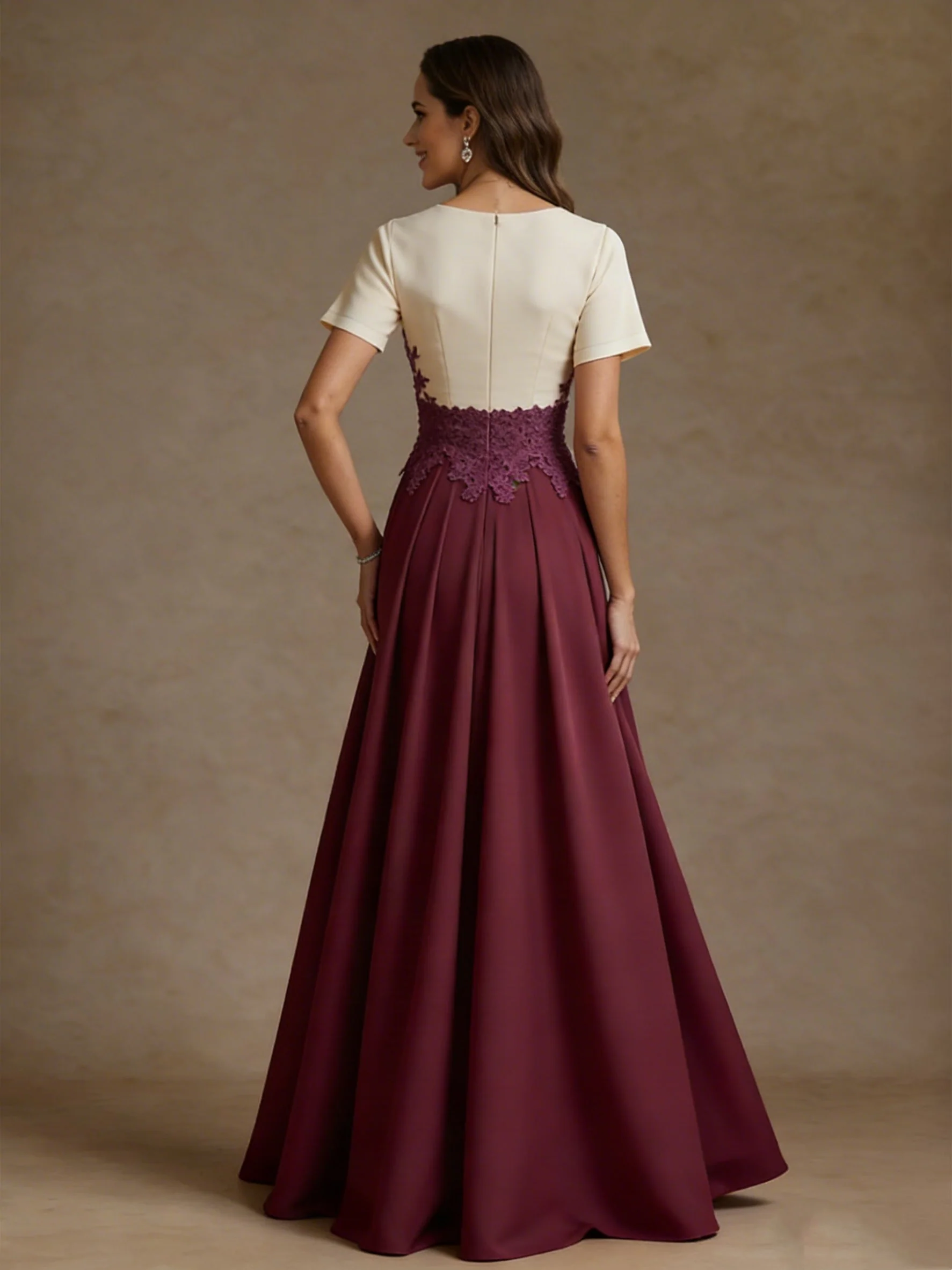 A-Line/Princess V-Neck Stretch Satin Mother of the Bride Dresses with Split Side Lace Floor-Length Short Sleeves - Image 2