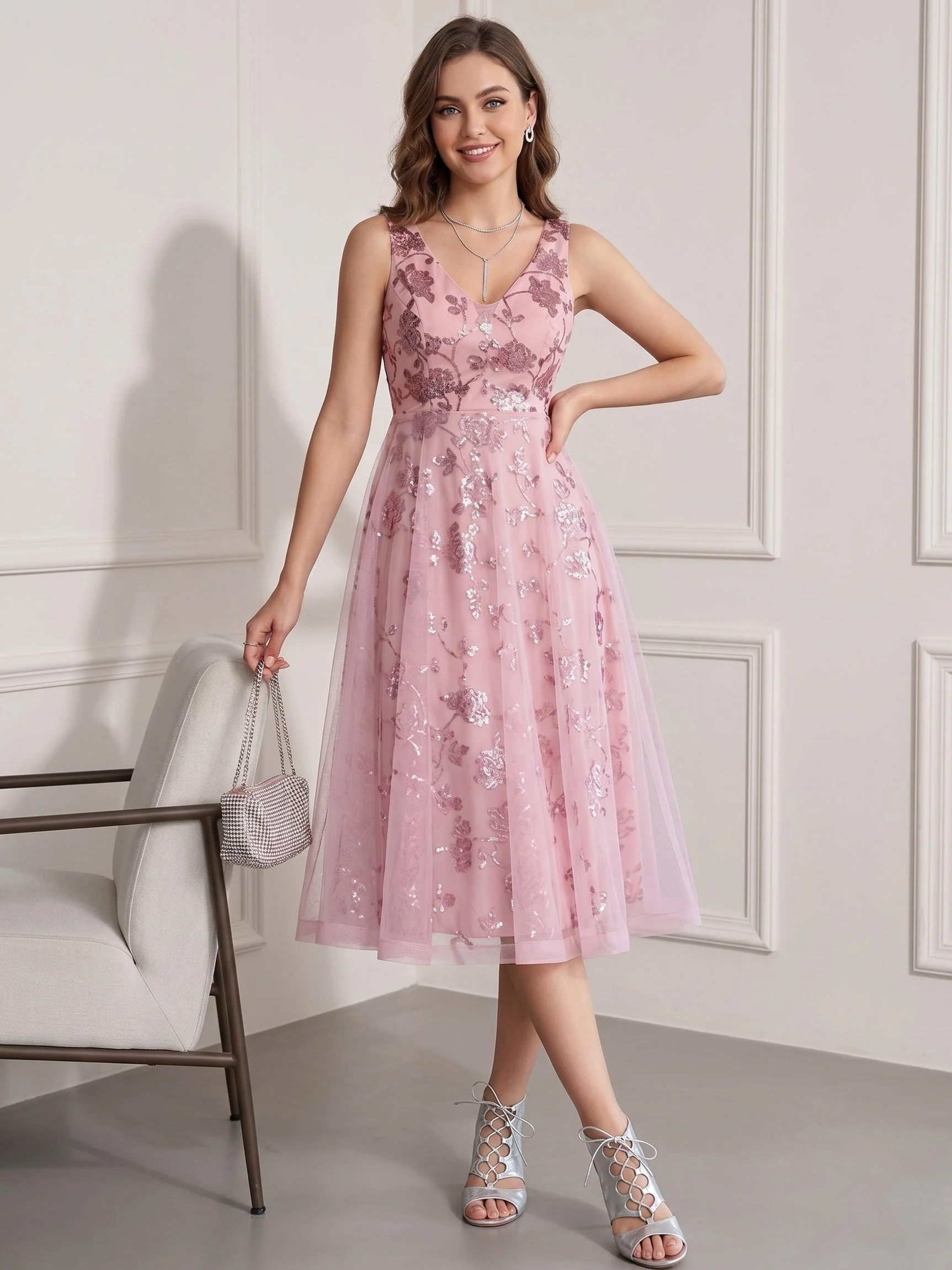 A-Line/Princess V-Neck Tulle Wedding Guest Dresses Knee-Length Sleeveless Embroidery Floral