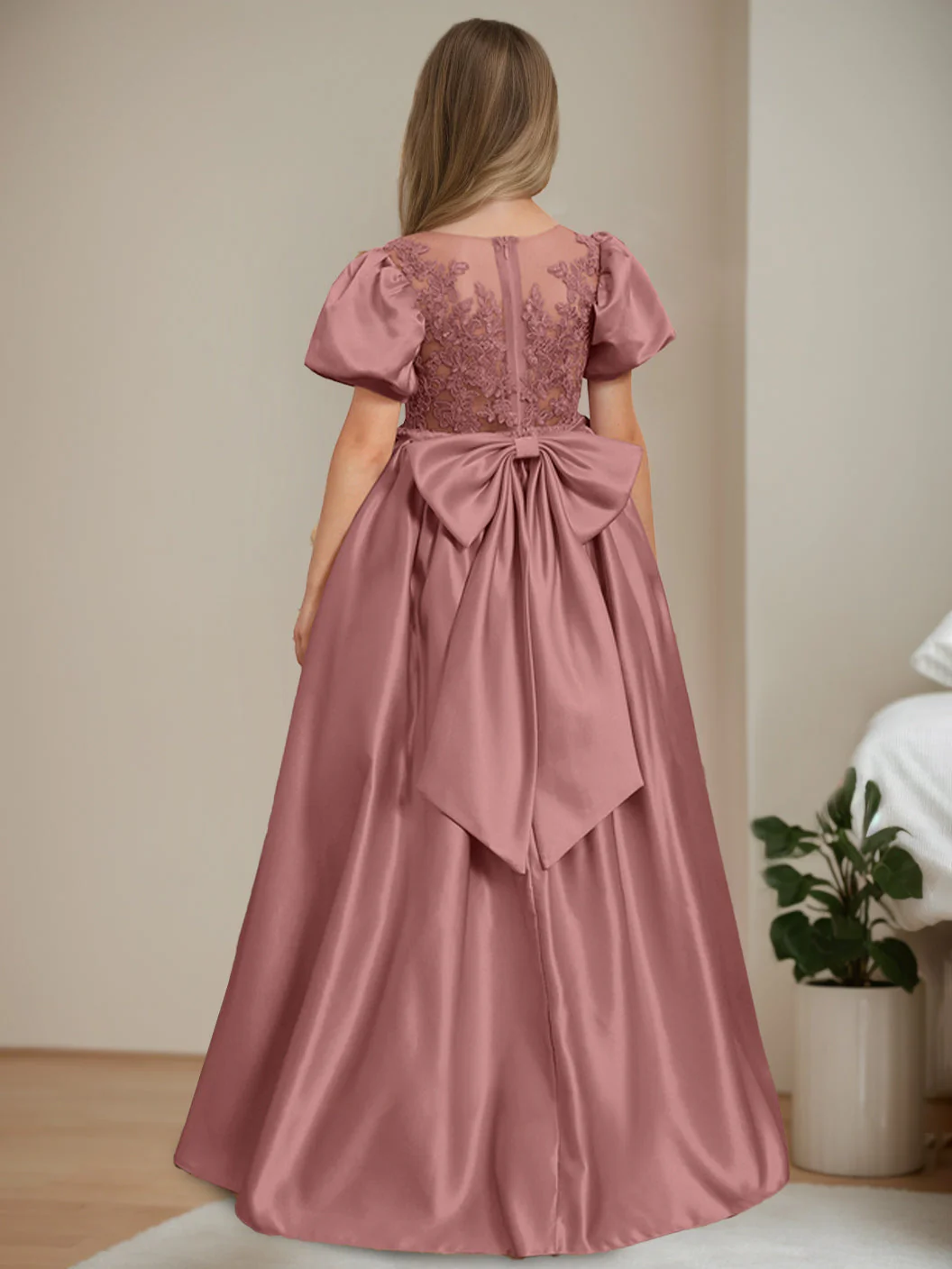 Ball-Gown Scoop Neck Short Sleeves Knee-Length Flower Girl Dress with Appliques - Image 2