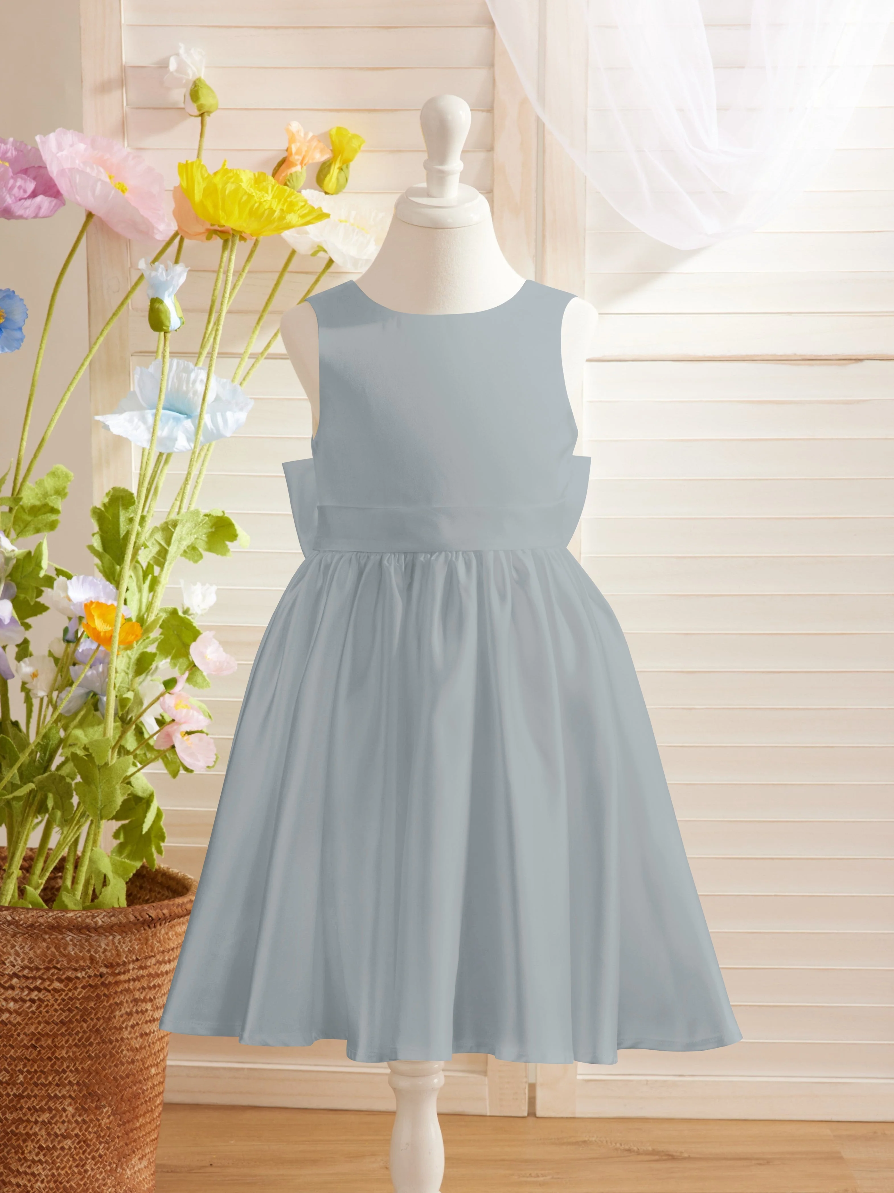 Elegant A-line Satin V-Back Bow Knee-length Flower Girl Dress - Image 10