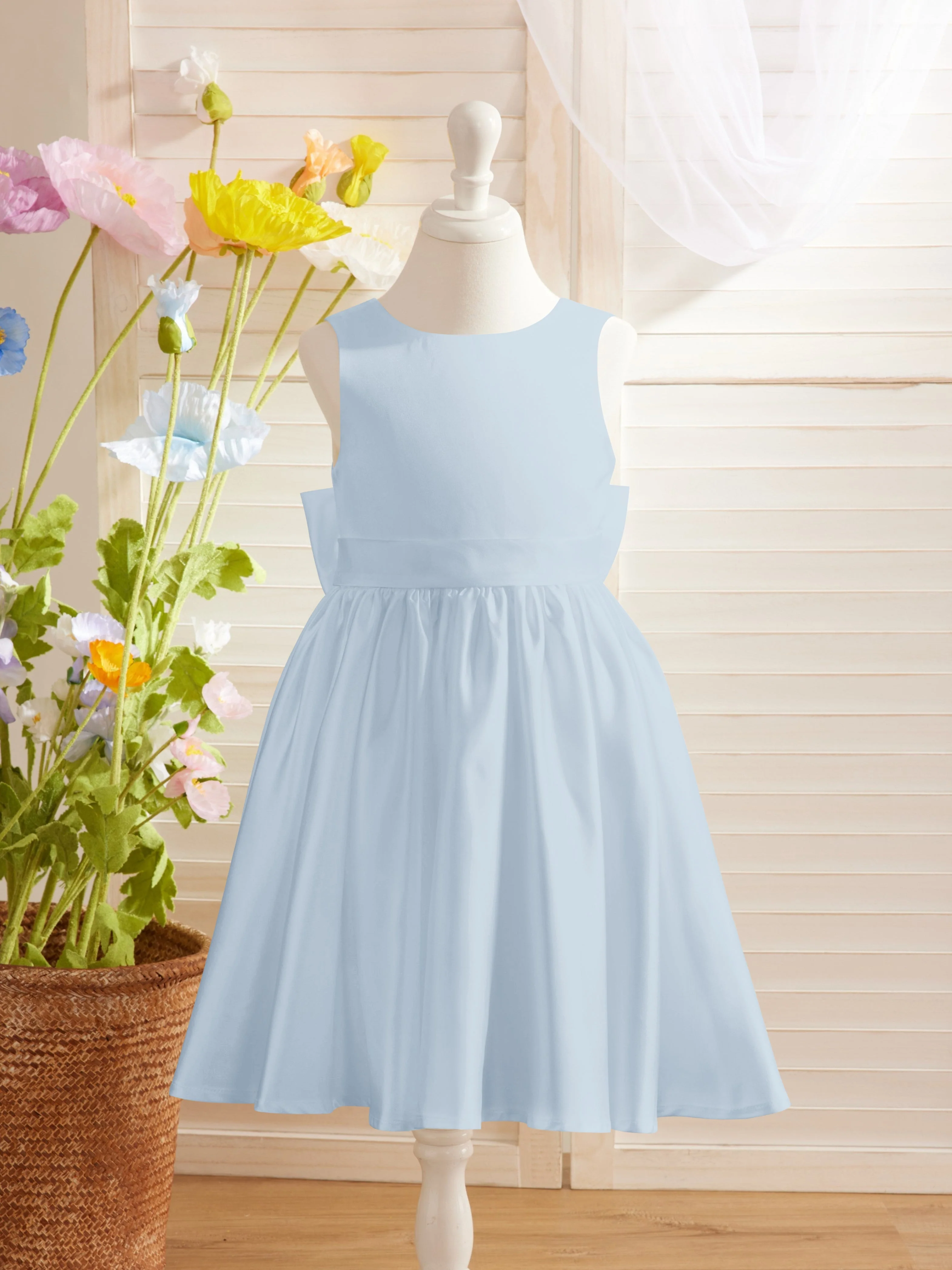 Elegant A-line Satin V-Back Bow Knee-length Flower Girl Dress - Image 12