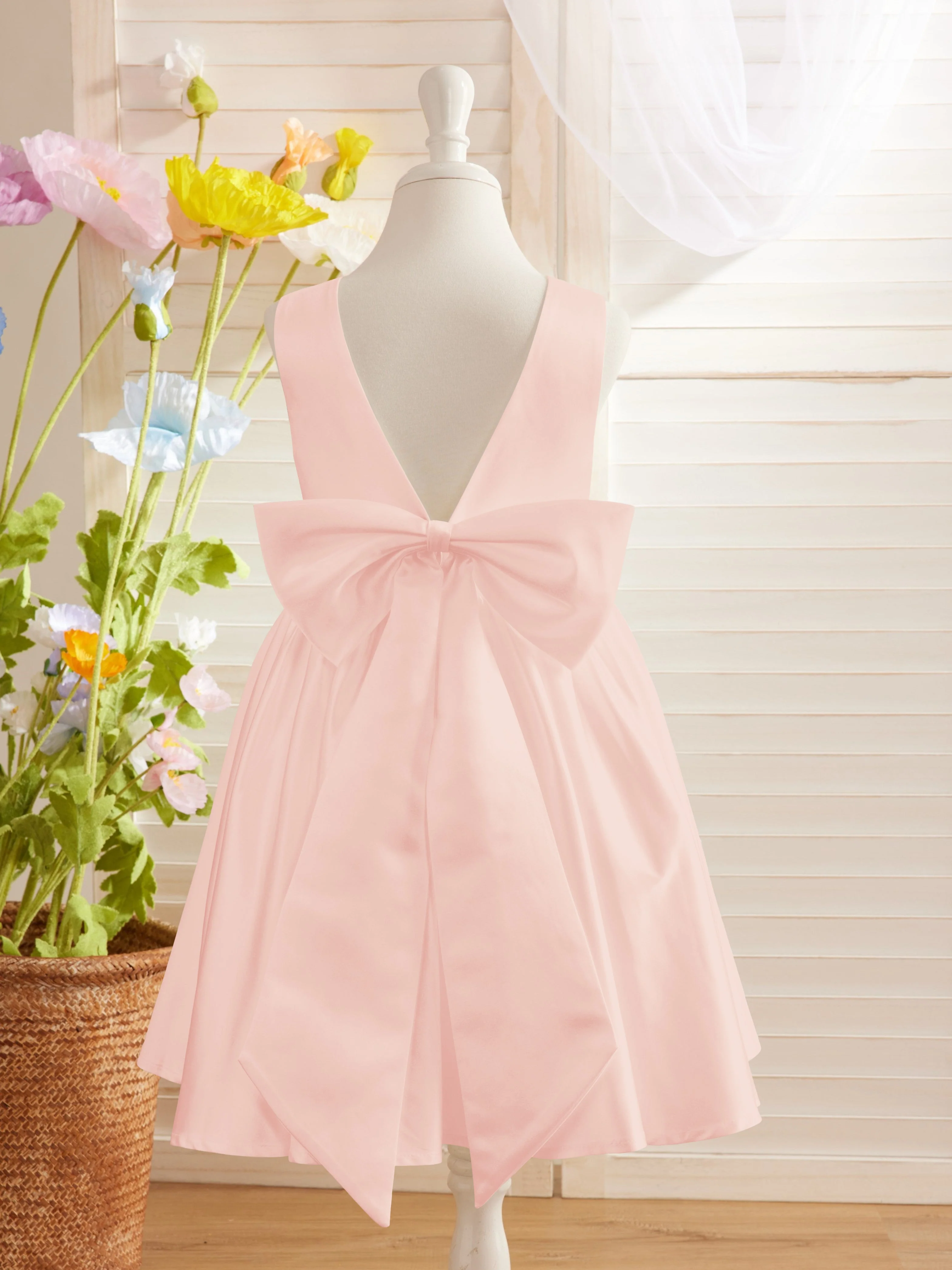 Elegant A-line Satin V-Back Bow Knee-length Flower Girl Dress - Image 11
