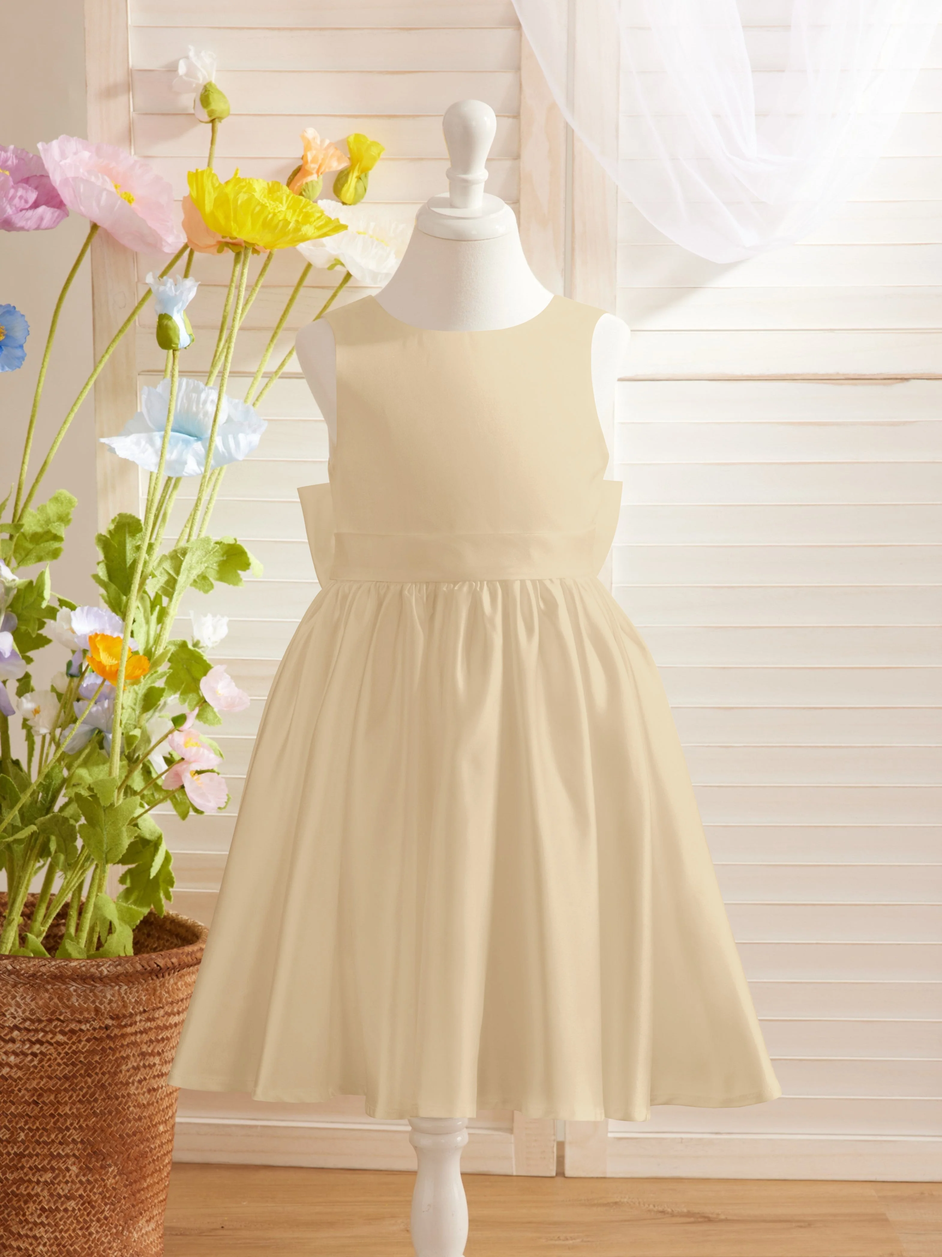 Elegant A-line Satin V-Back Bow Knee-length Flower Girl Dress - Image 14