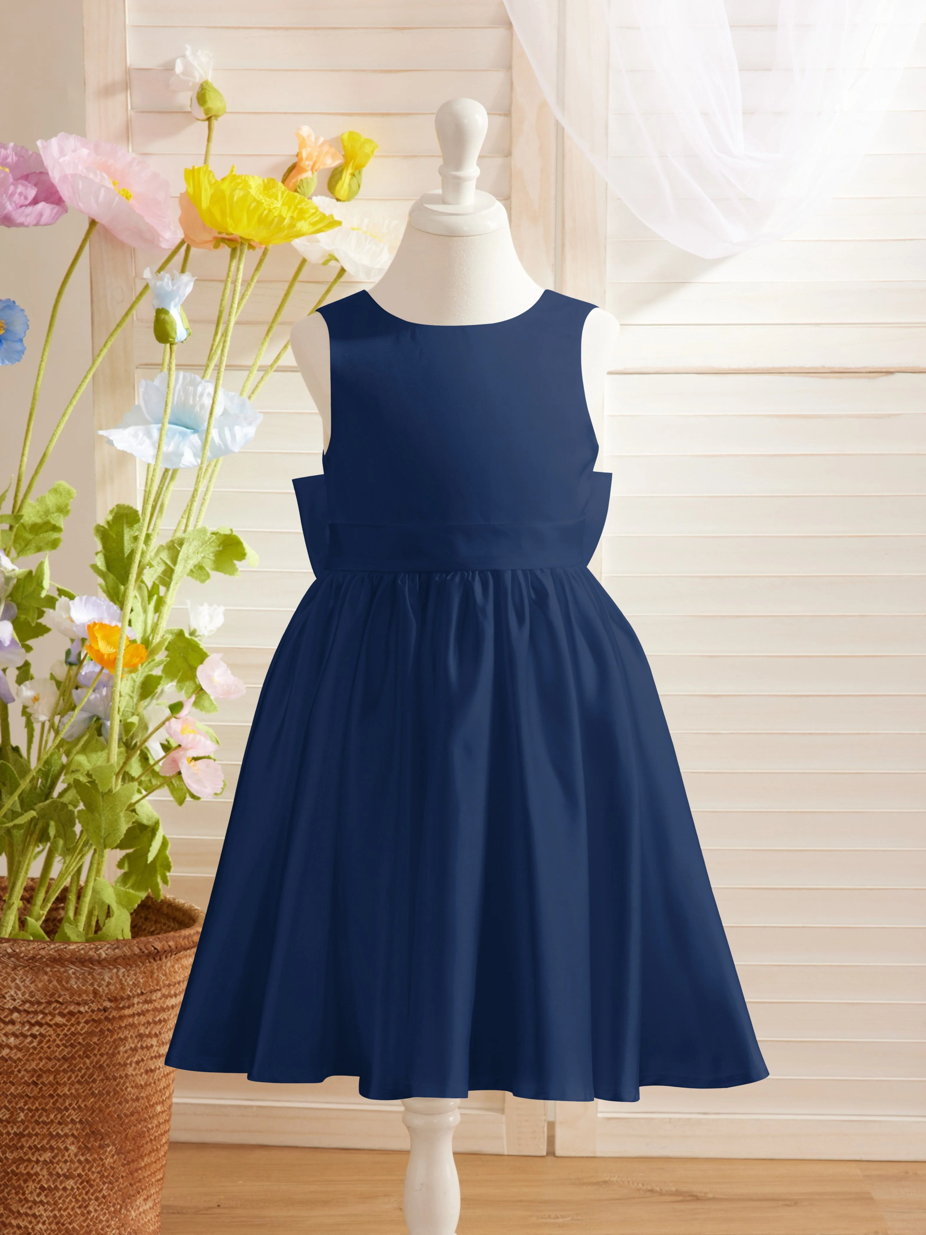 Elegant A-line Satin V-Back Bow Knee-length Flower Girl Dress - Image 16