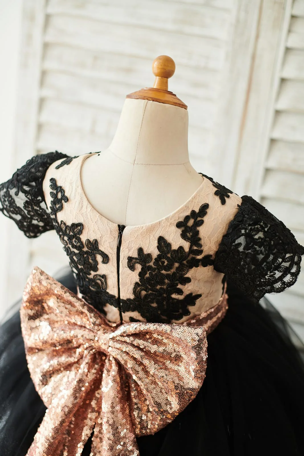 Elegant Black Lace and Tulle Sequin Waist Knee-length Girl Dress - Image 3