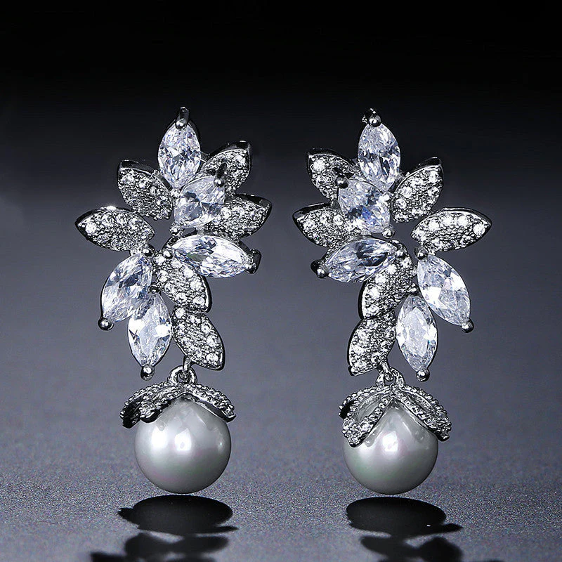 Elegant Pearl/Rhinestone Drop Earrings - Image 4