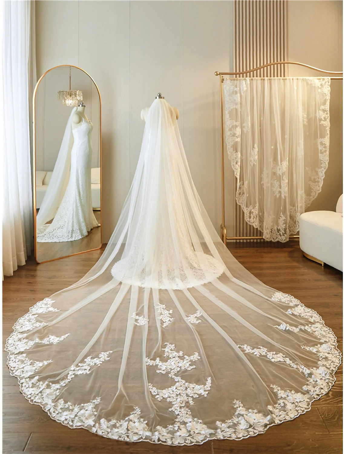 One-tier Lace Applique Edge / Lace Wedding Veils with Embroidery / Appliques - Image 4