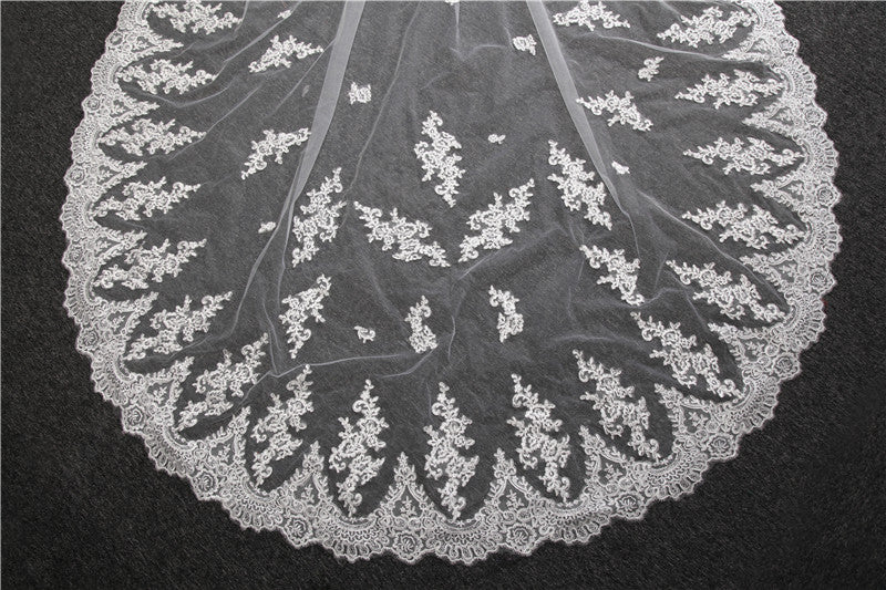 One-tier Luxurious Wedding Veil with Appliques - Image 6