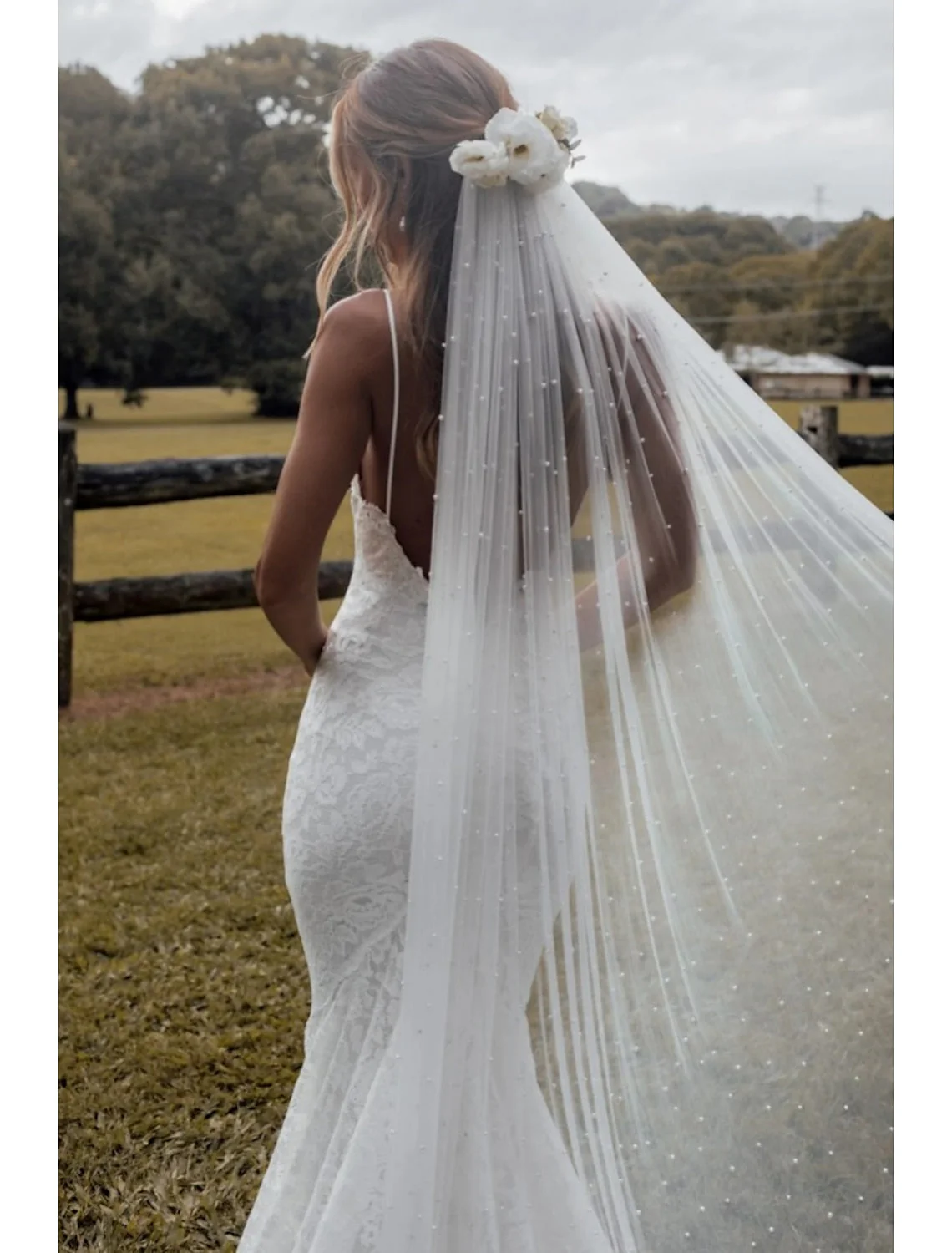 One-tier Vintage Style / Pearls Wedding Veil Cathedral Veils with Faux Pearl 110.24 in (280cm) Tulle - Image 3