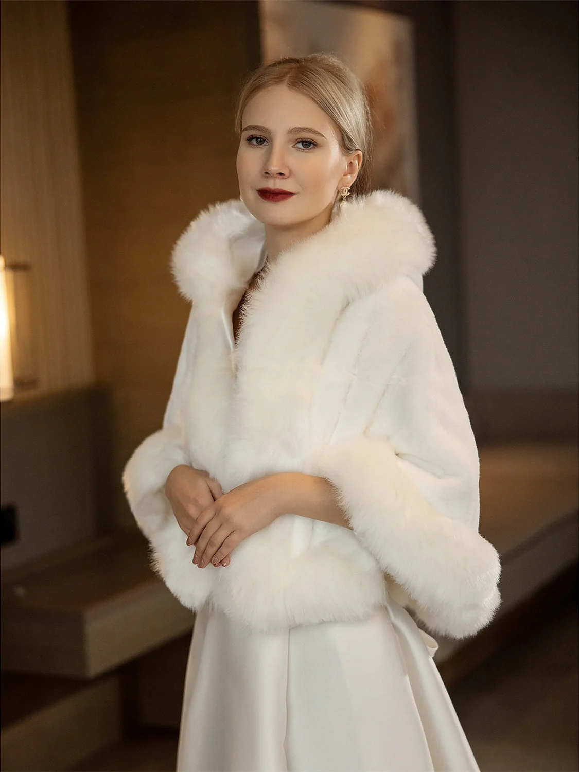 Shawls Bridal‘s Wraps Elegant Keep Warm Sleeveless White Faux Fur Fall Wedding With Pure colour - Image 3