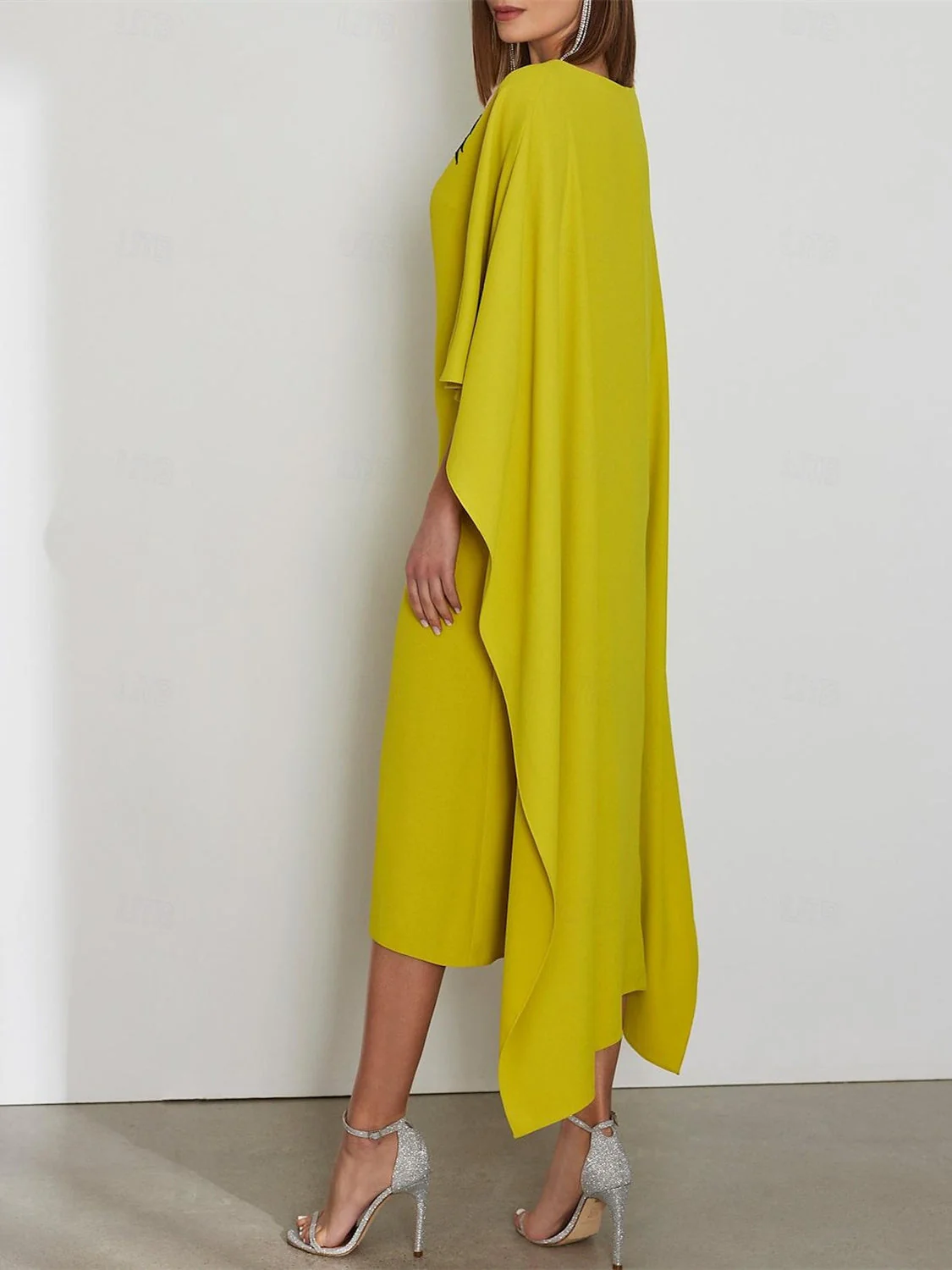 Sheath/Column Scoop Short Sleeve Cocktail Dresses With Appliques - Image 2