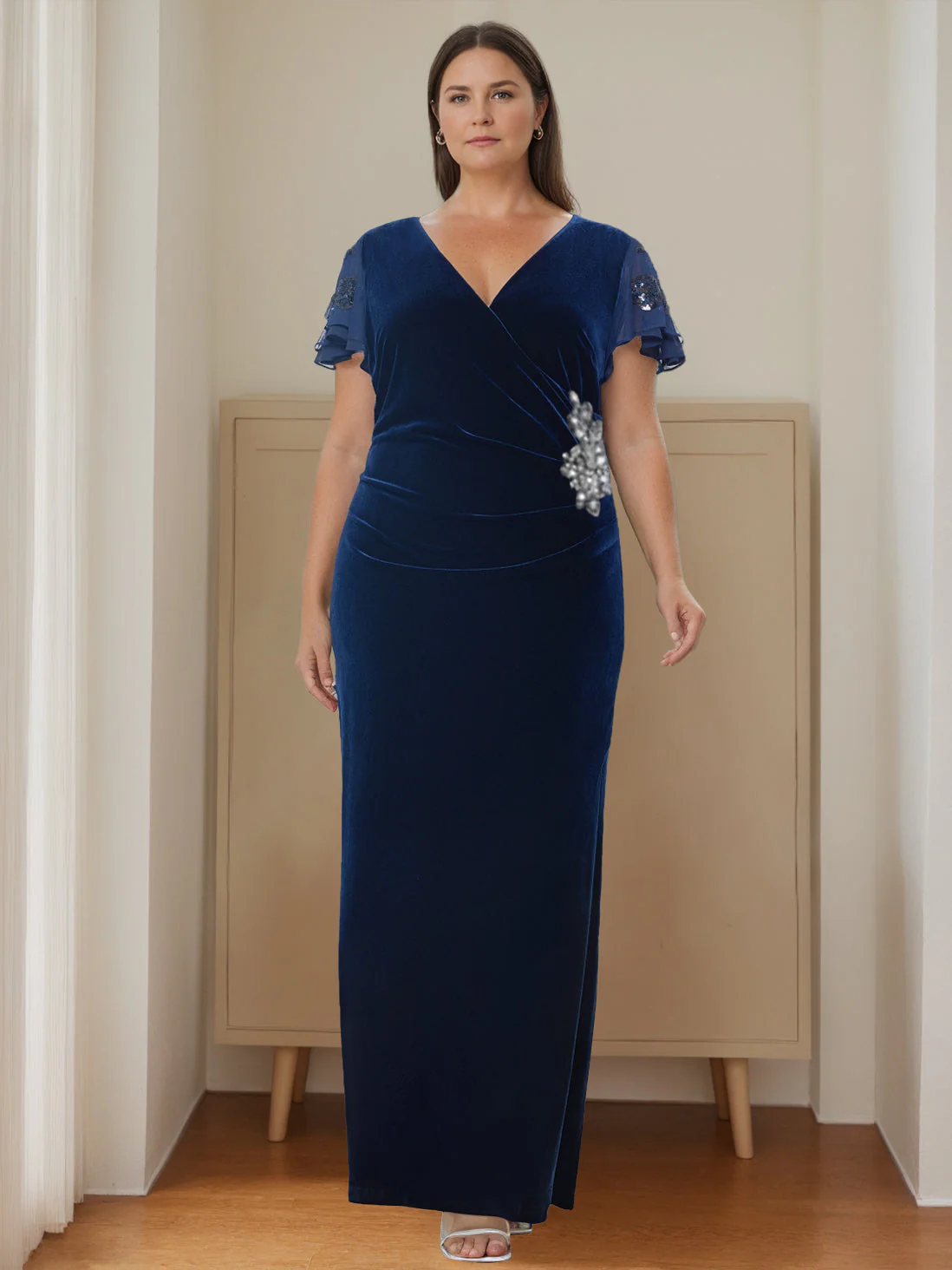 Sheath/Column V-Neck Short Sleeves Floor-Length Velvet Plus Size Mother of the Bride Dresses with Ruffles & Appliques