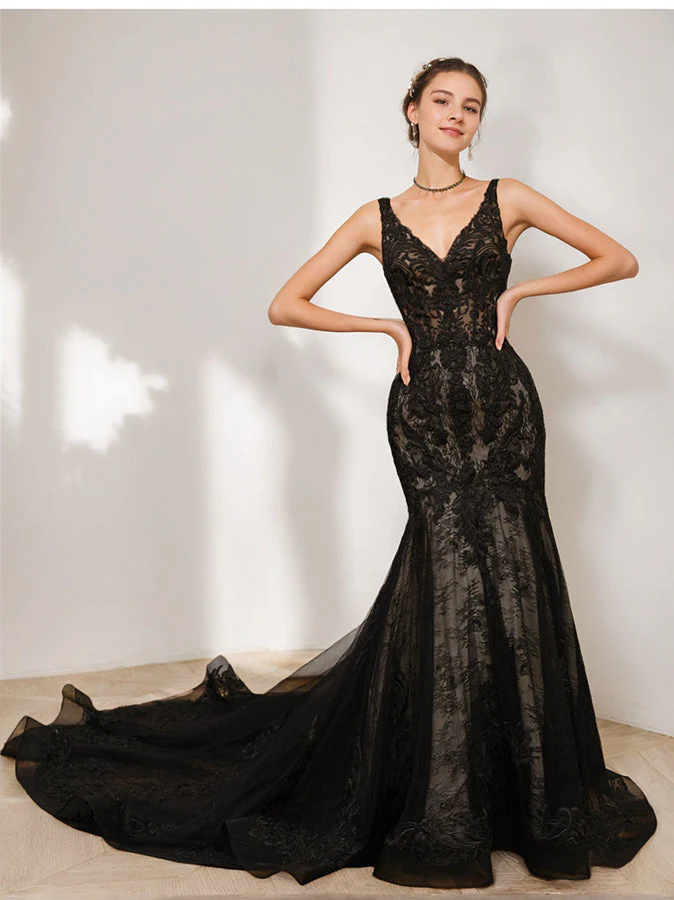 Trumpet/Mermaid V-Neck Sleeveless Black Wedding Dress with Lace Appliques - Image 2