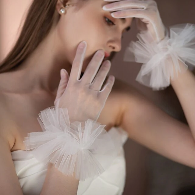 Tulle Wrist Length Glove Elegant / Stylish With Ruffles - Image 4